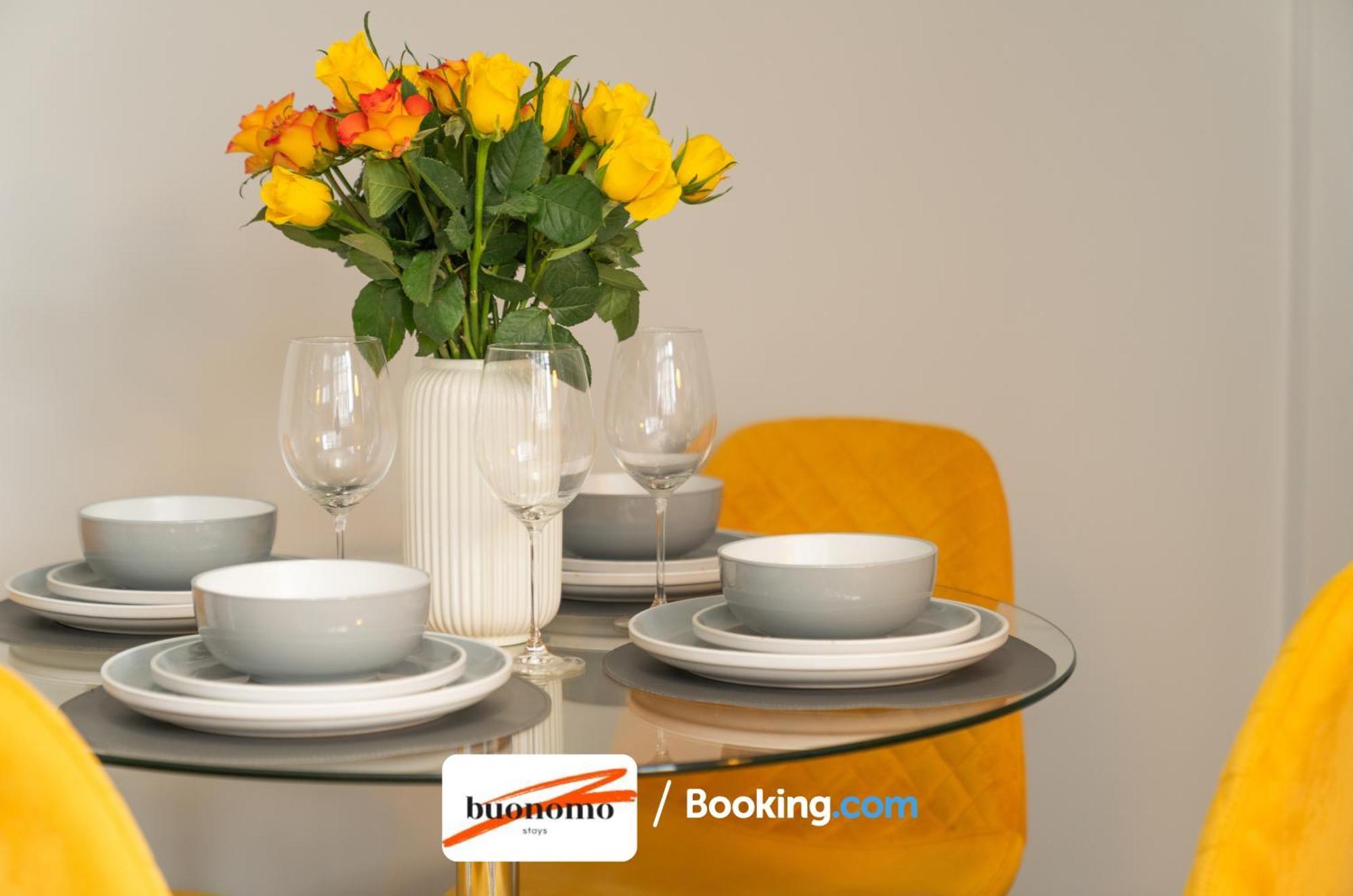 Two Bedroom Apartment By Buonomo Stays Short Lets & Serviced Accommodation With Balcony Londra Esterno foto