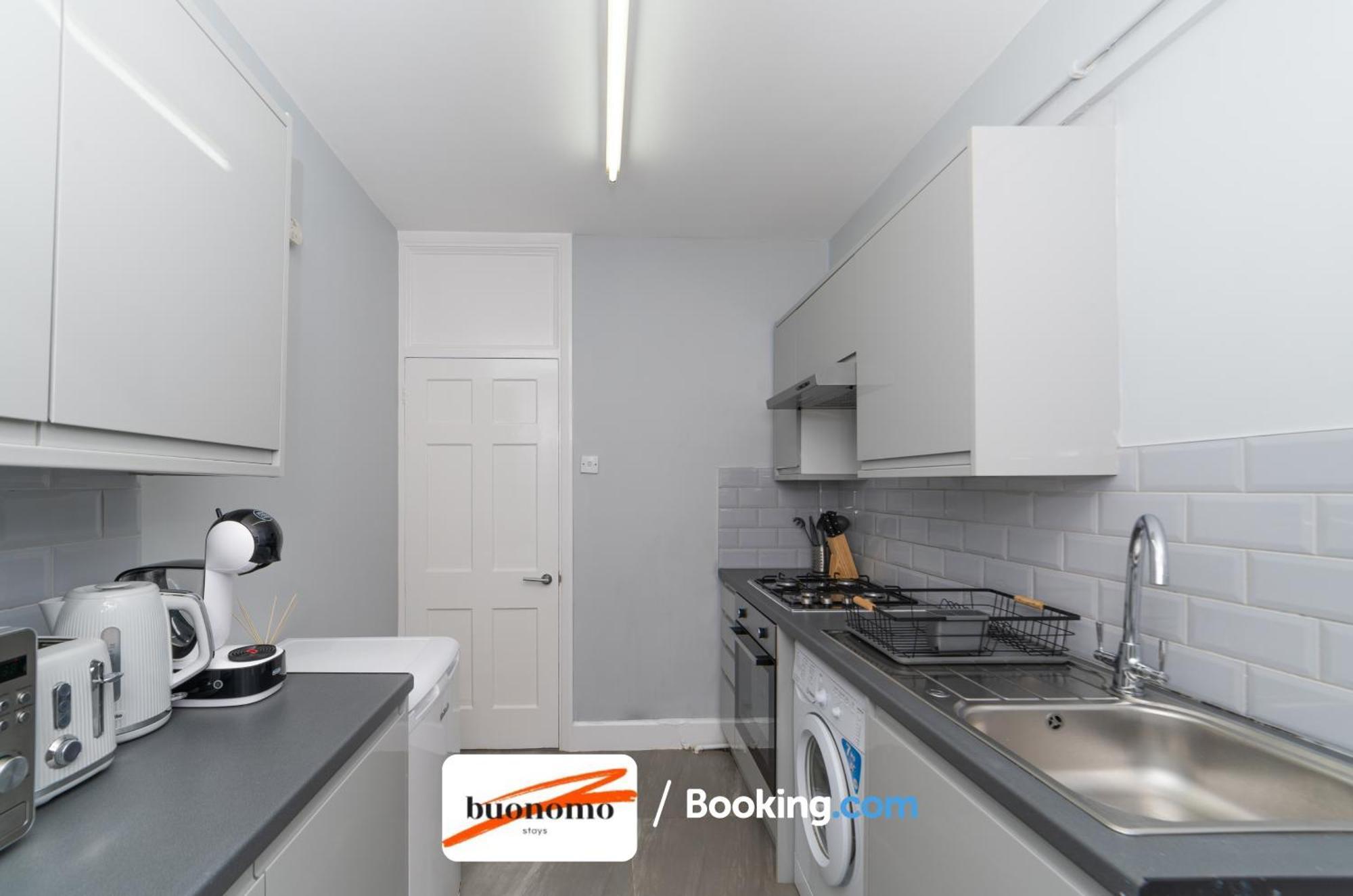 Two Bedroom Apartment By Buonomo Stays Short Lets & Serviced Accommodation With Balcony Londra Esterno foto