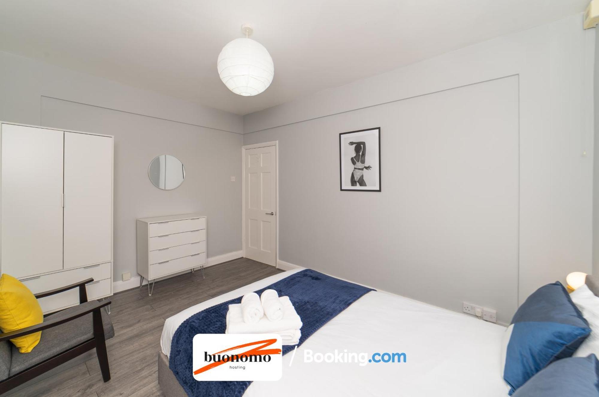 Two Bedroom Apartment By Buonomo Stays Short Lets & Serviced Accommodation With Balcony Londra Esterno foto